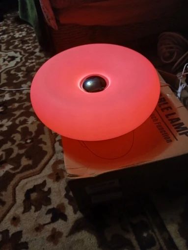 Lampe blanche Donut tactile USBC plastique télécommande 16 couleurs expo rouge