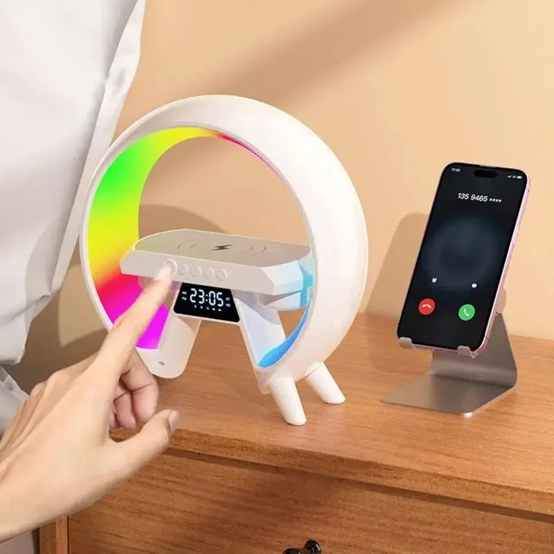 Lampe led rgb enceinte musicale Bluetooth rechargeable chargeur tel Oméga boutons